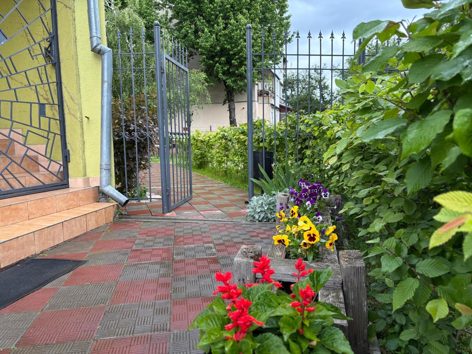 Авіа Apartment Uzhhorod Exterior photo
